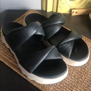 Sorel Black Padded Crisscross Slide